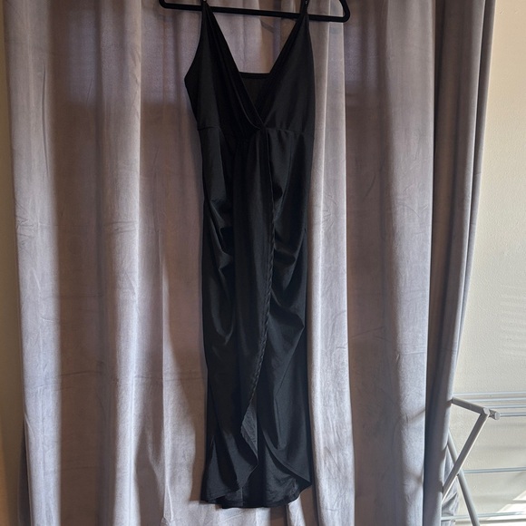 Dresses & Skirts - Elegant Black Sleeveless Dress